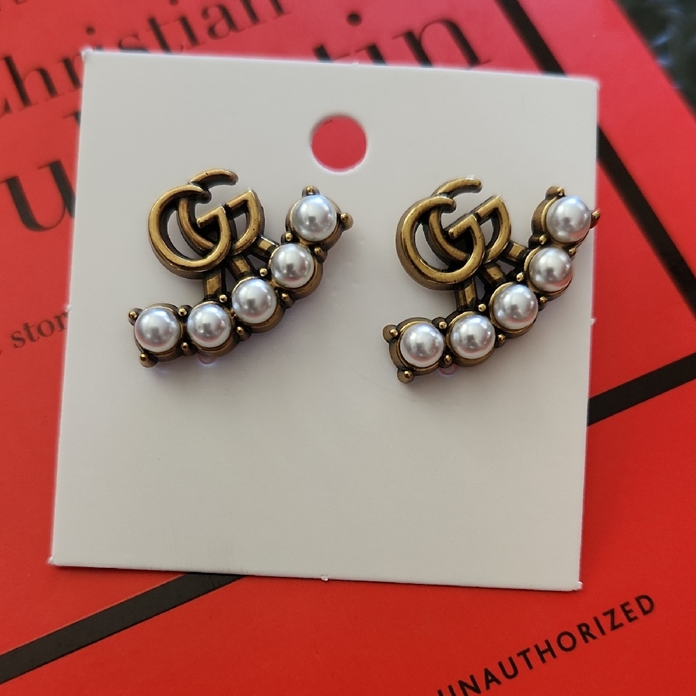 Elegant Gold and Pearl Earrings